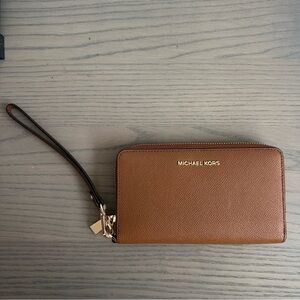 Michael Kors Jet Set Travel Wallet